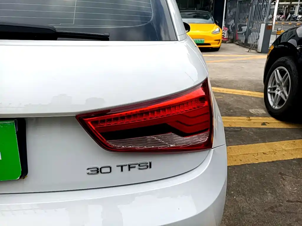 Audi A1 2016 2016 30 TFSI Sportback Design Style Edition