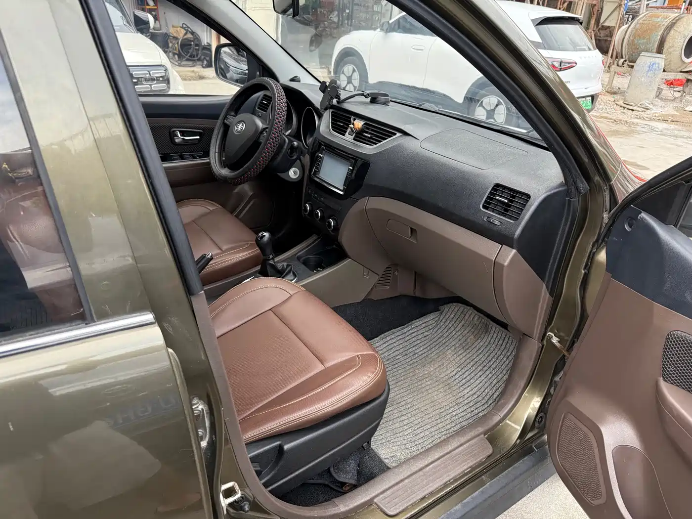 FAW Senya S80 2015 2015 1.5L Manual 7-Seater Navigation Edition