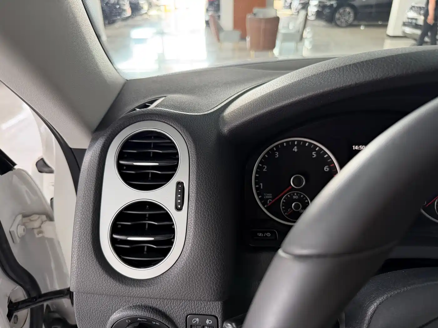 Volkswagen Tiguan 2016 Model 300TSI Automatic 2WD Luxury Edition фото 24