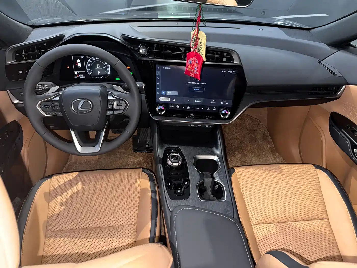 Lexus RZ 2023 450e 4WD Deluxe фото 15