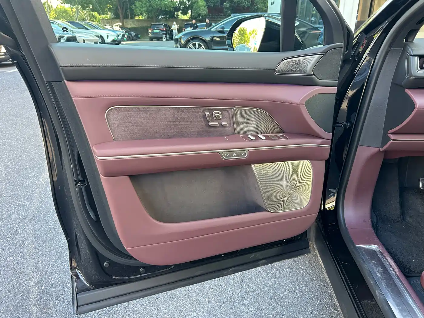 NIO ES8 2026 2025 Model 6-Seat Executive Luxury Edition