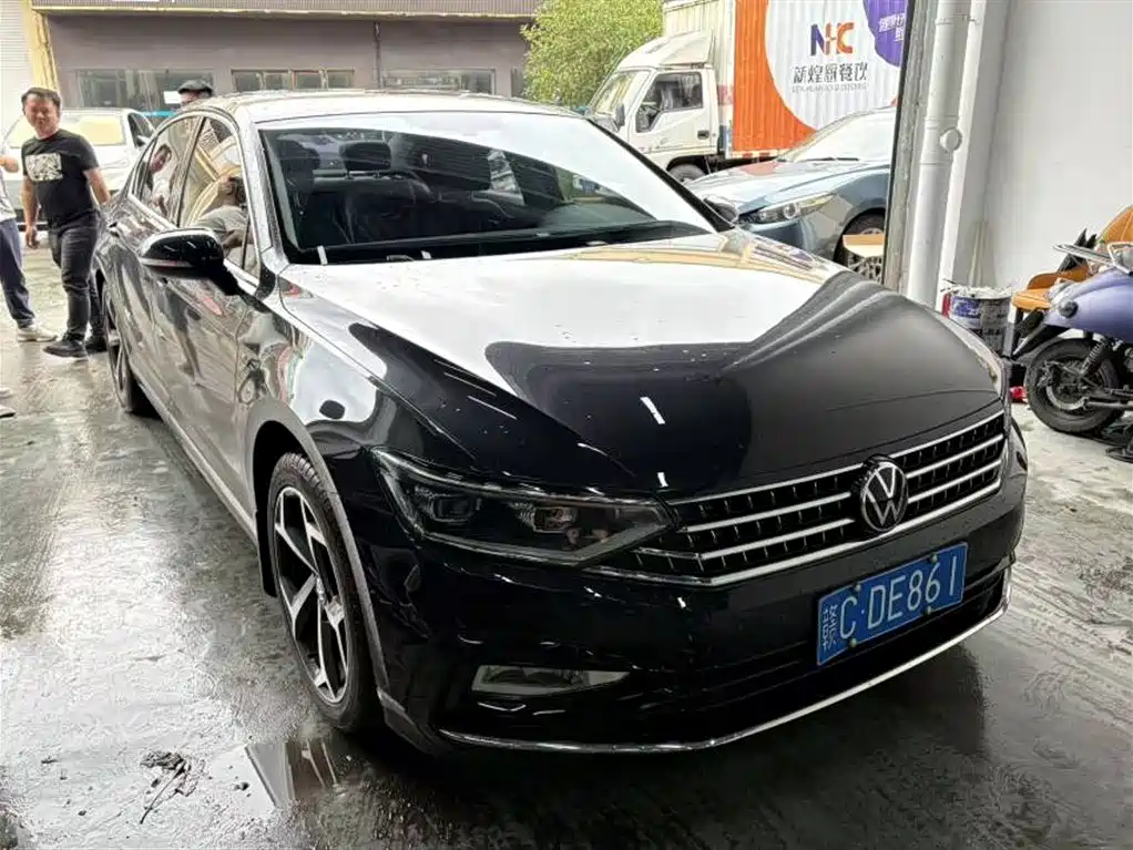 Volkswagen Magotan 2023 2 Million Units Anniversary Edition 330TSI DSG Leading Type фото 3
