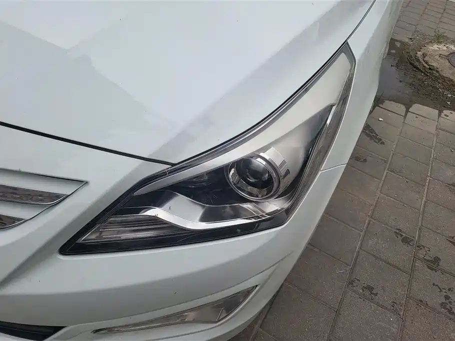 Hyundai Reina 2014 Model 1.4L Automatic GLX фото 5