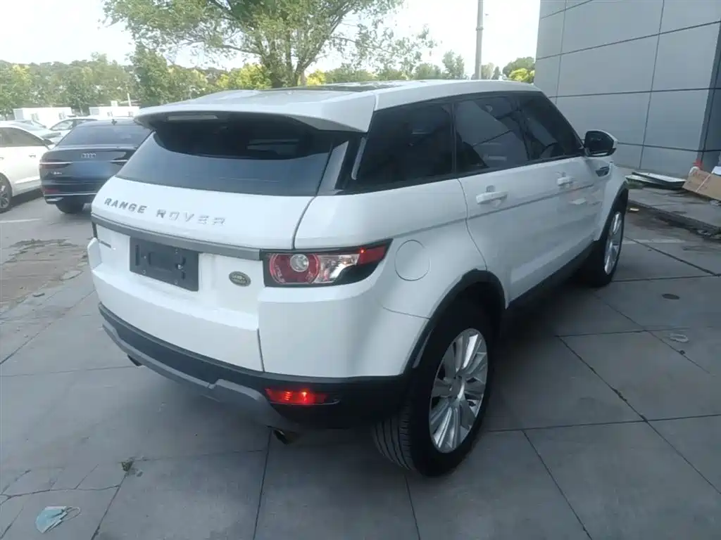 Land Rover Range Rover Evoque 2015 2.0T 5-Door Intelligent Edition фото 7