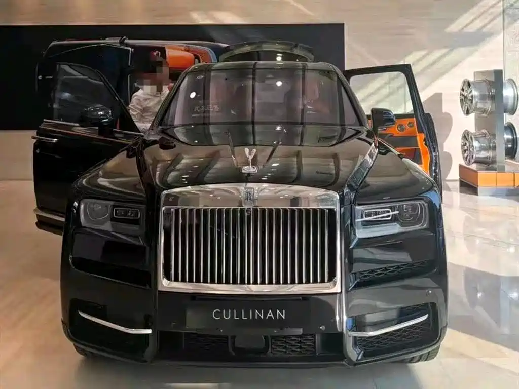 Rolls-Royce Cullinan 2025 2024 4-Seater