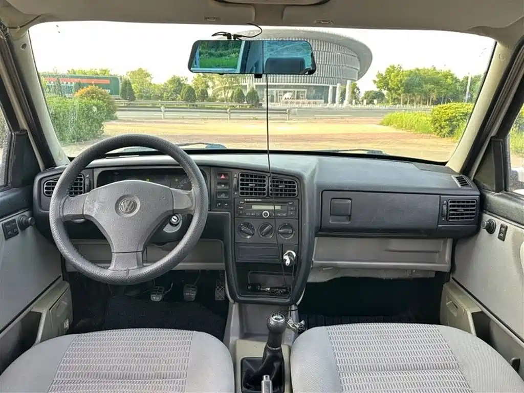 Volkswagen Jetta 2012 1.6L Avant-garde фото 9