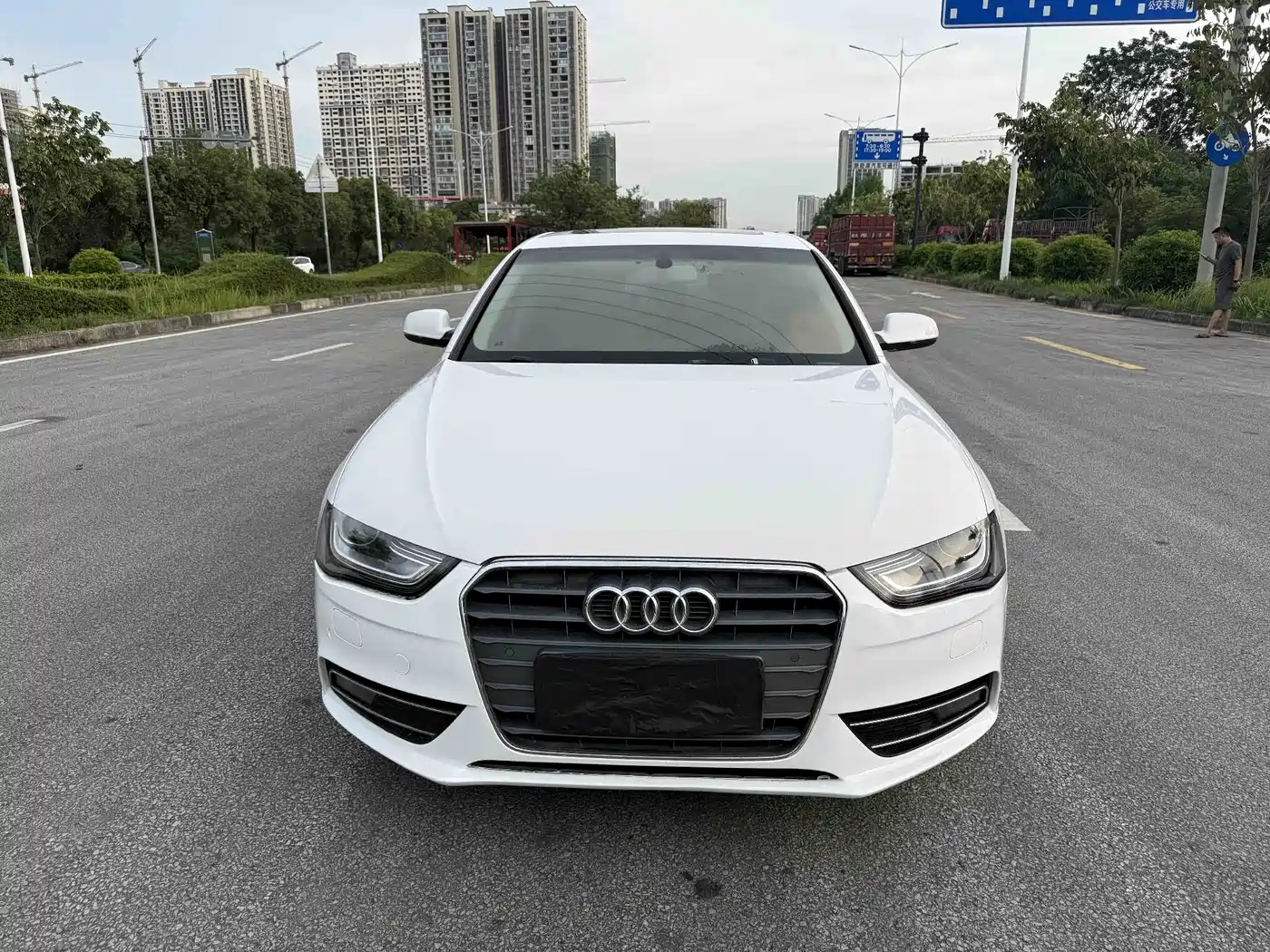Audi A4L 2013 35 TFSI Automatic Standard фото 2