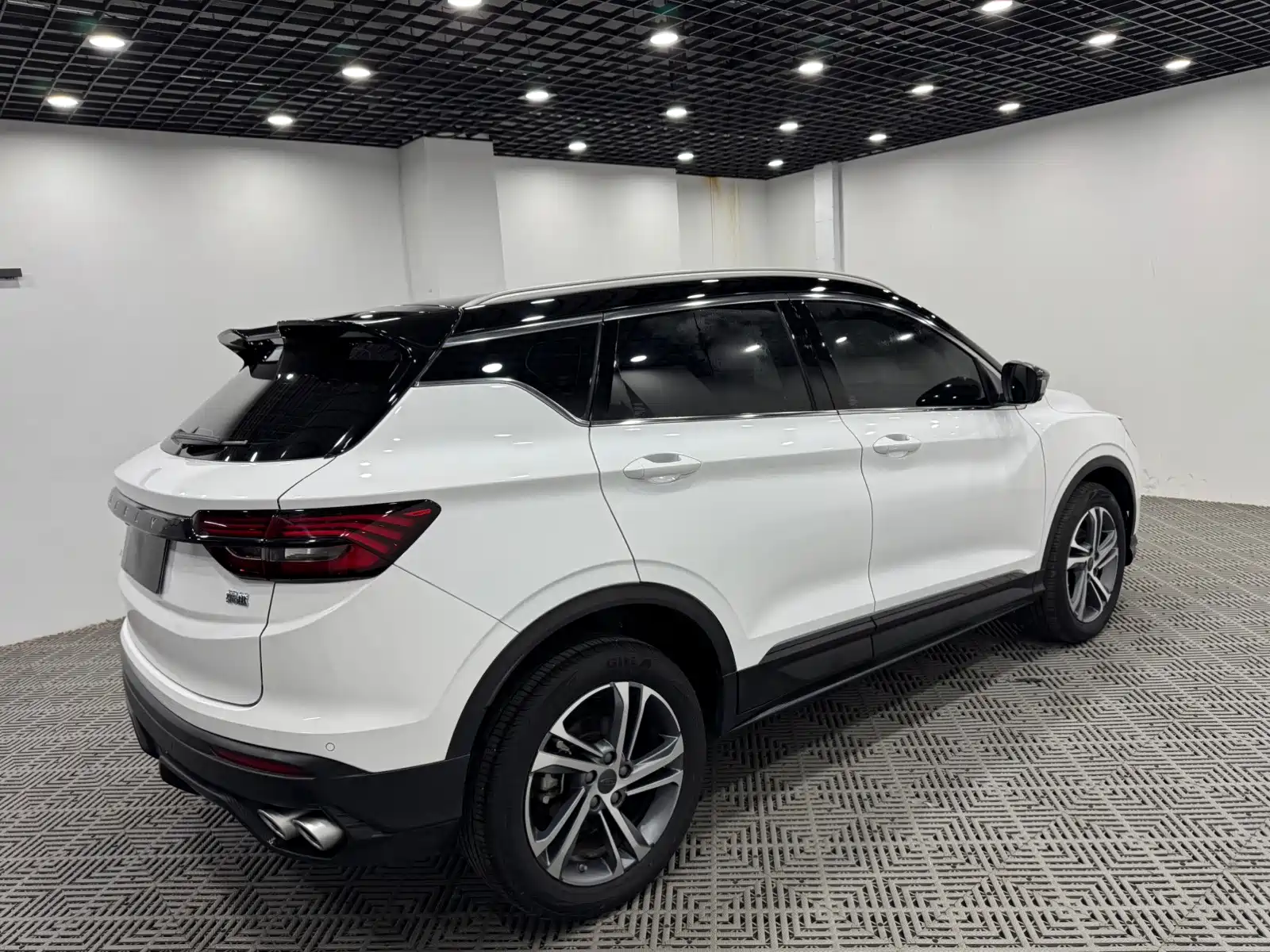 Фото 7 - Geely Coolray