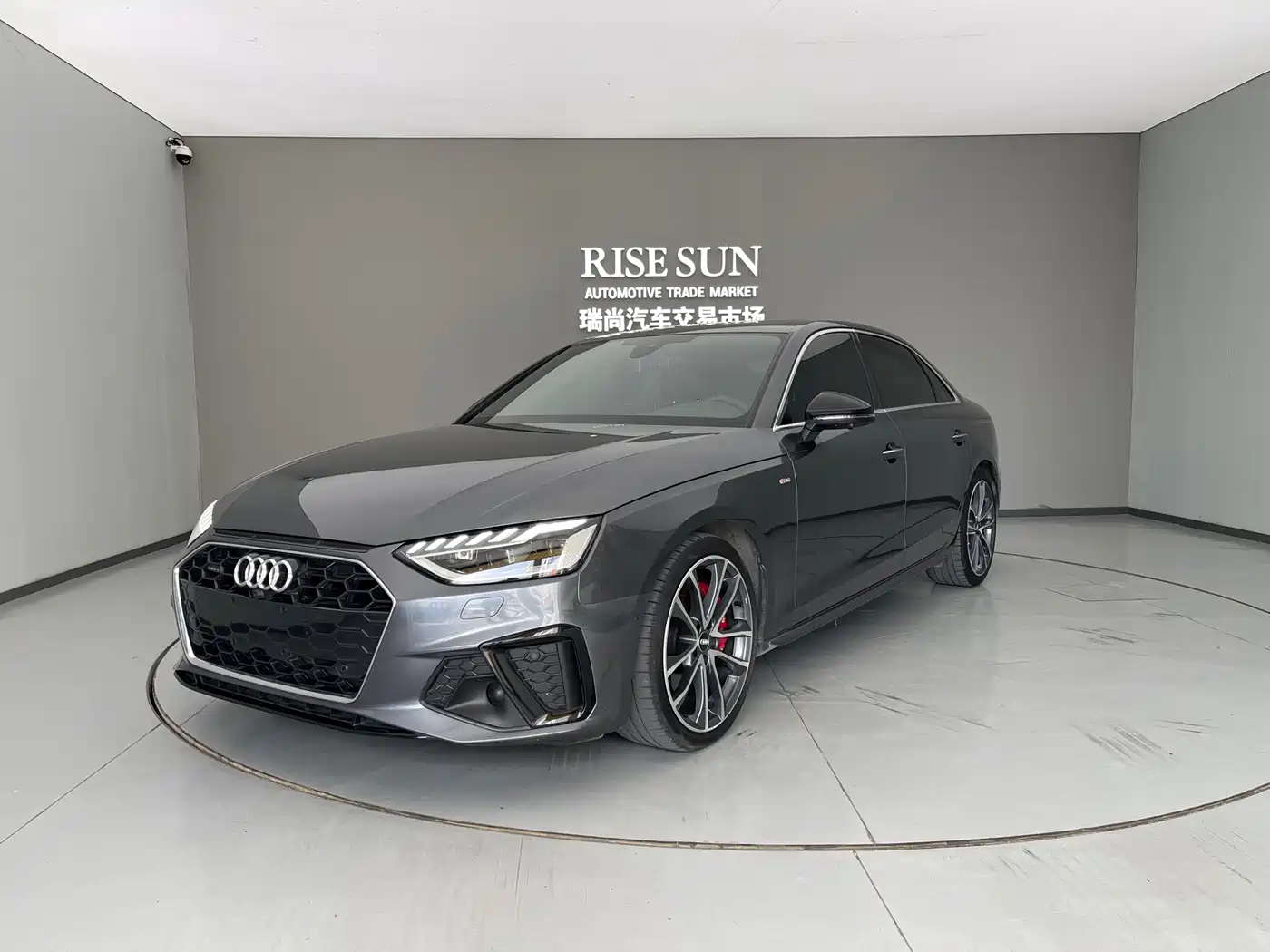 Photo 1 - Audi A4L