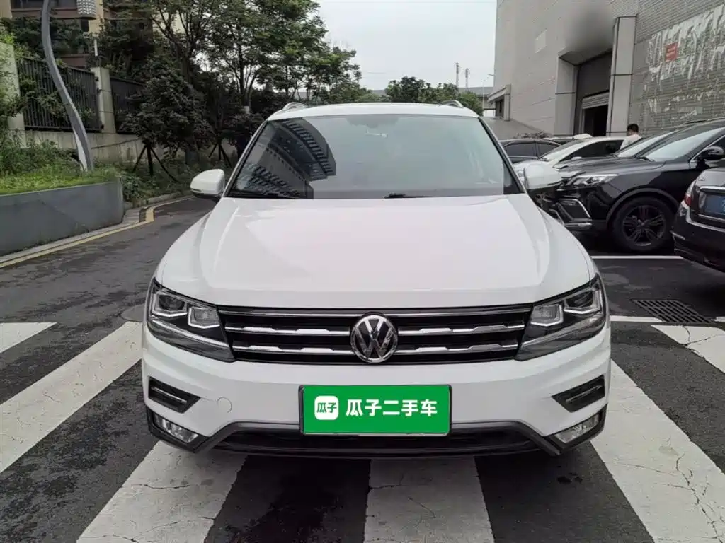Volkswagen Tiguan L 2018 Facelift 330TSI Automatic 2WD Luxury Edition фото 3