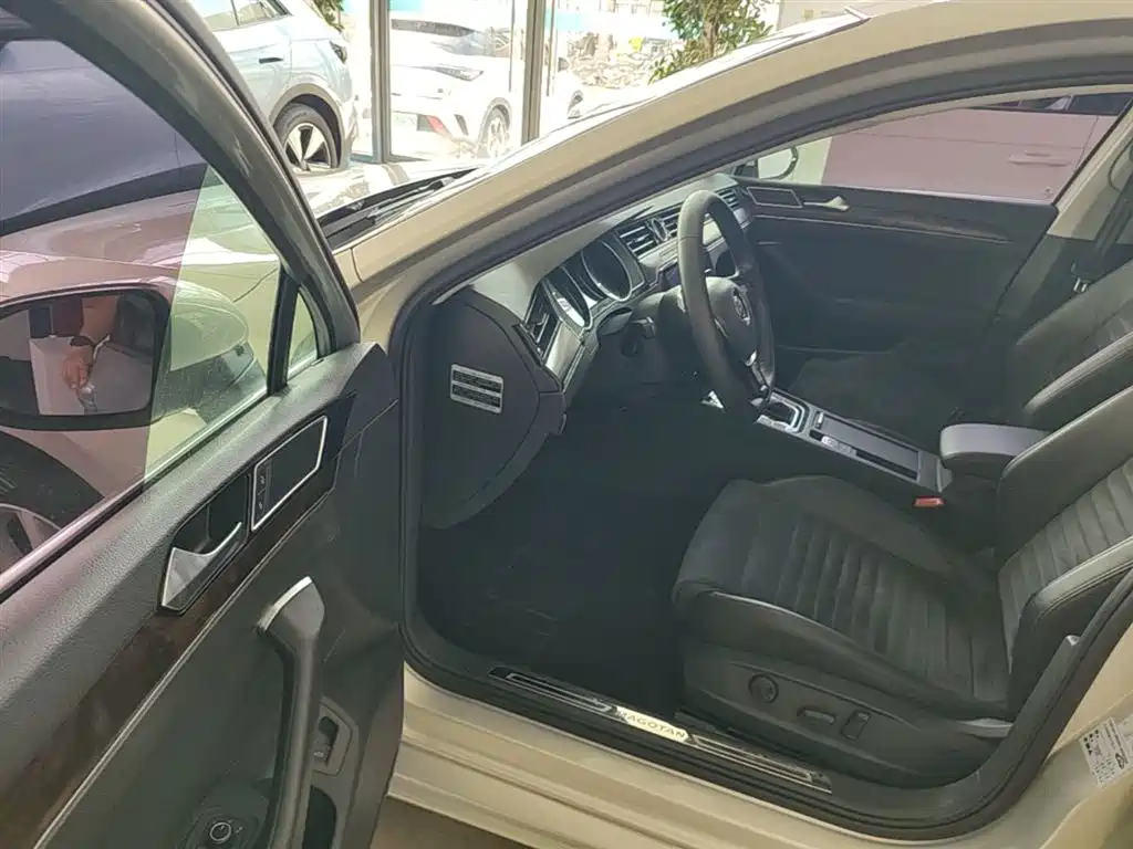 Volkswagen Magotan 2017 330TSI DSG Luxury фото 16