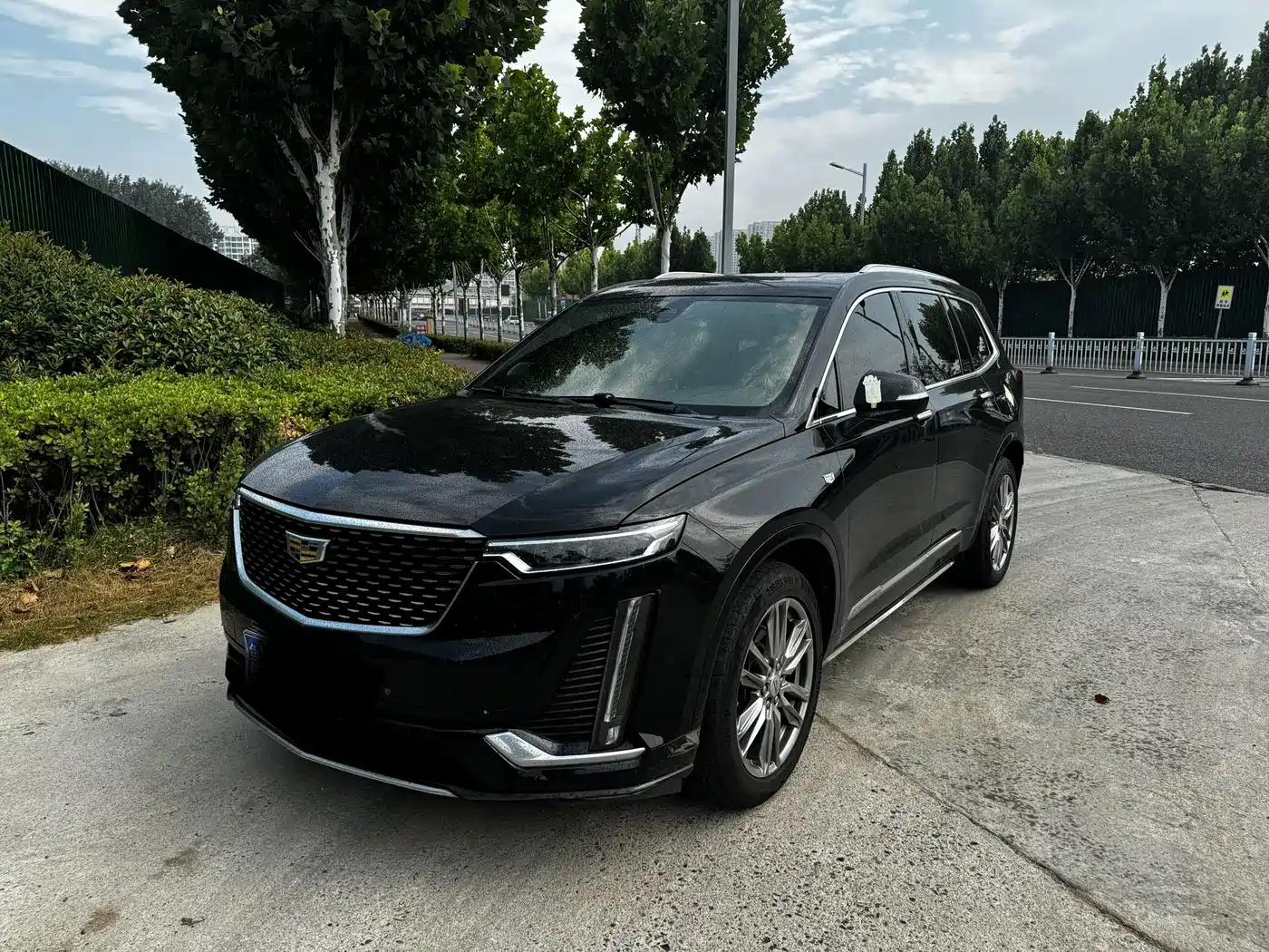 Photo 1 - Cadillac XT6