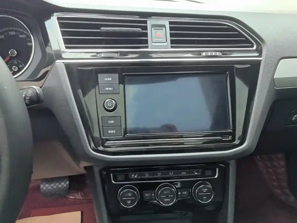 Volkswagen Tiguan L 2018 Facelift 330TSI Automatic 2WD Luxury Edition фото 13