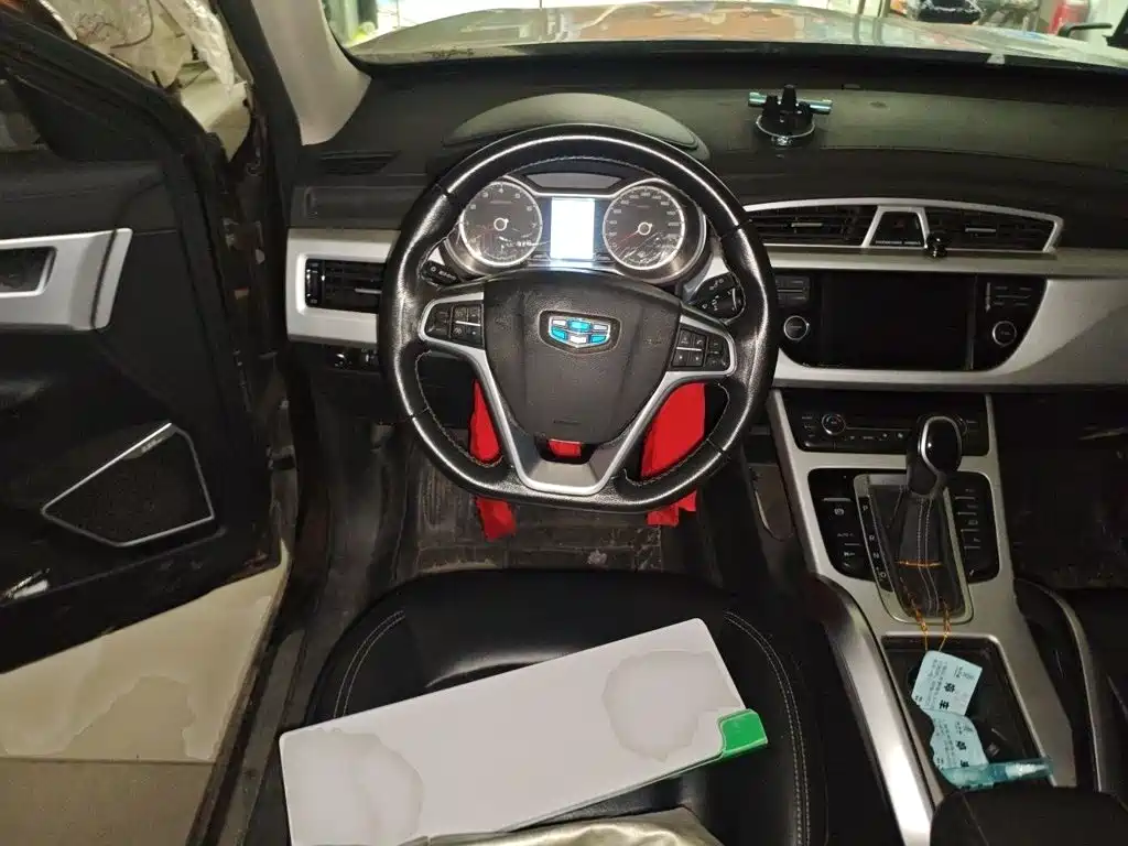 Фото 3 - Geely Atlas