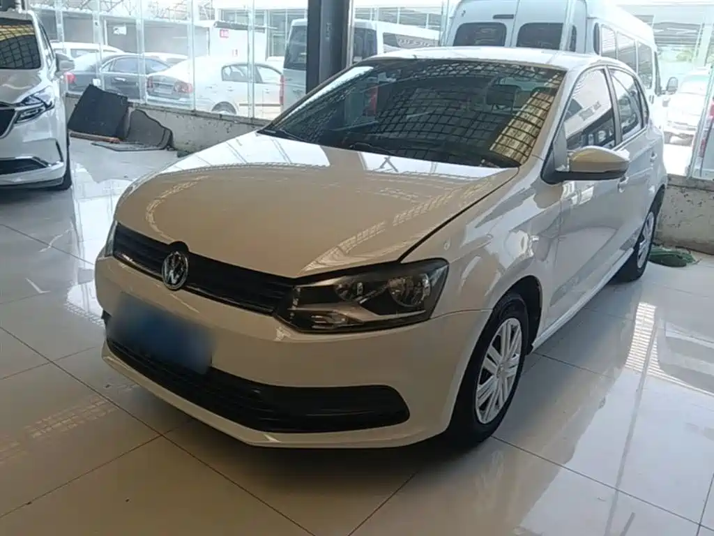 Volkswagen Polo 2016 1.4L Automatic Trend фото 2