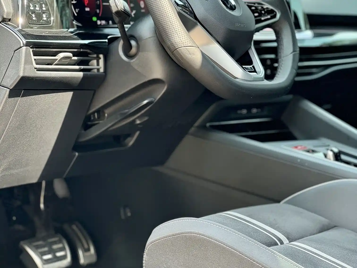 Фото 5 - Volkswagen Golf