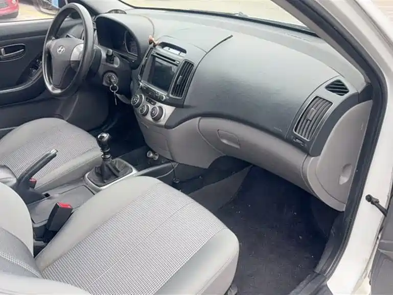 Hyundai Elantra 2011 1.6L Manual Comfort фото 8