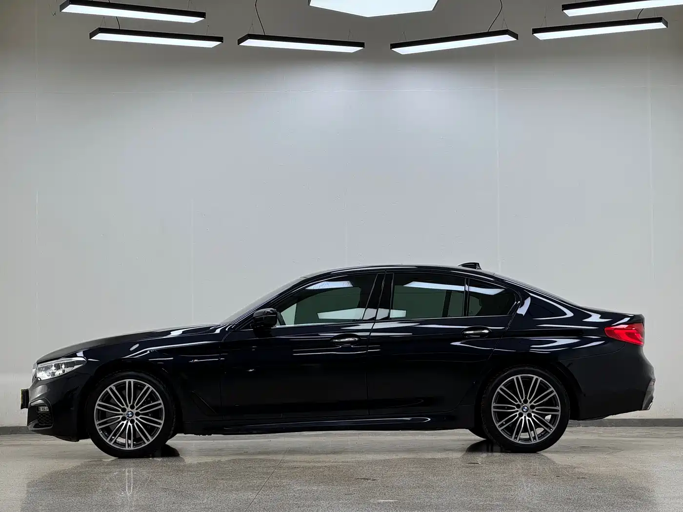 BMW 5 Series (Import) 2019 530i M Sport Package фото 4