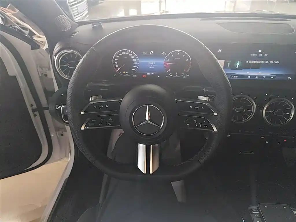 Mercedes-Benz A-Class 2023 A 200 L Fashion фото 11