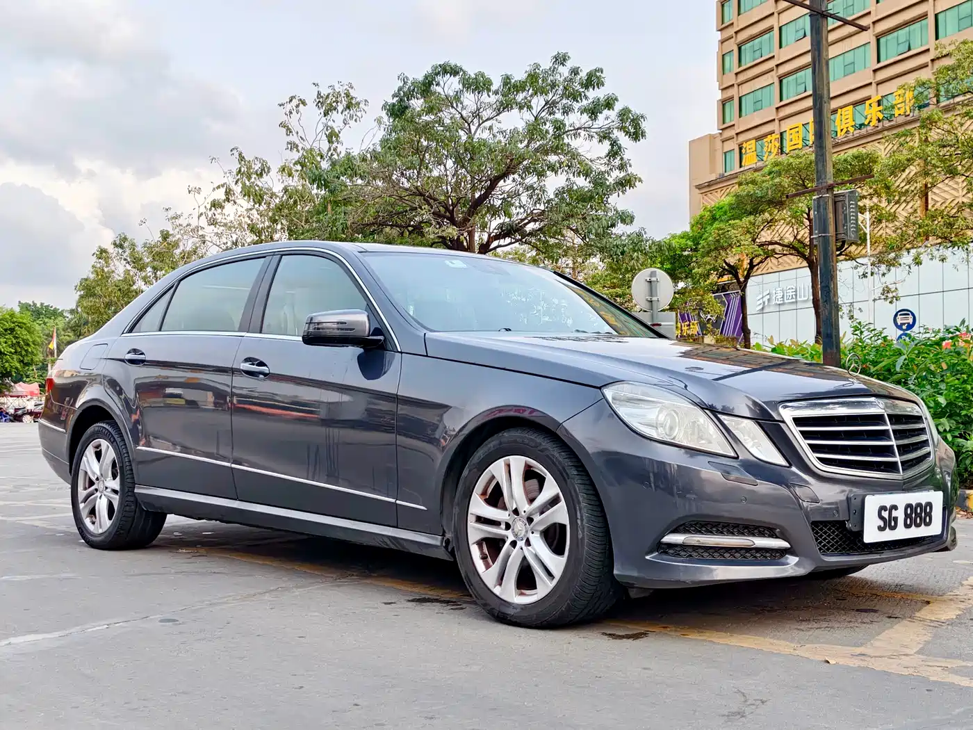 Mercedes-Benz E-Class 2011 E 300 L Fashion Premium фото 3
