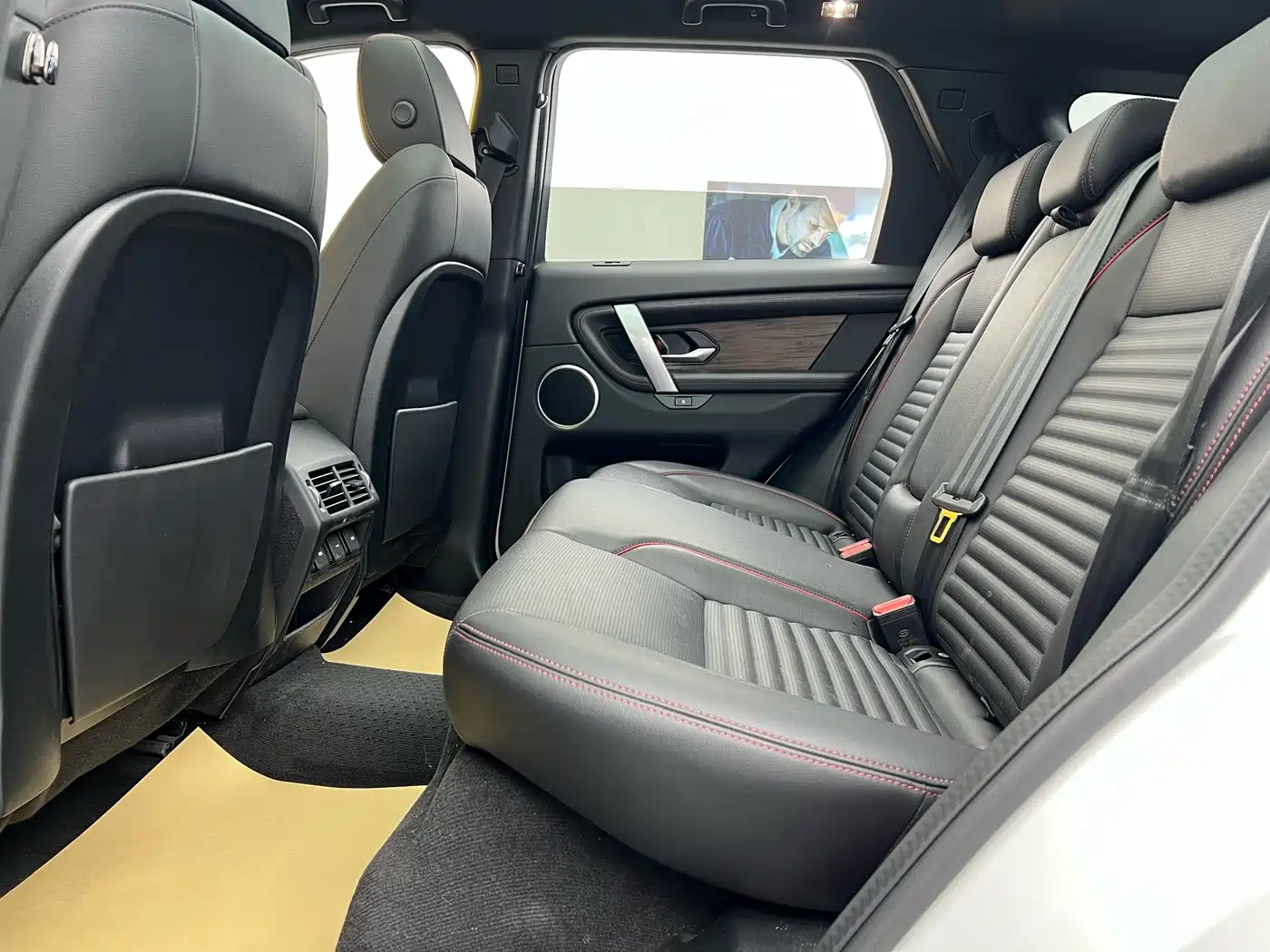 Land Rover Discovery Sport 2023 249PS R-Dynamic S Performance Version фото 28
