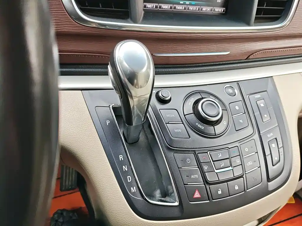 Buick GL8 2018 28T Luxury Model China VI фото 7