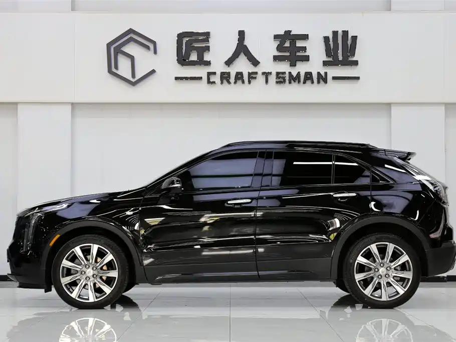 CADILLAC XT4