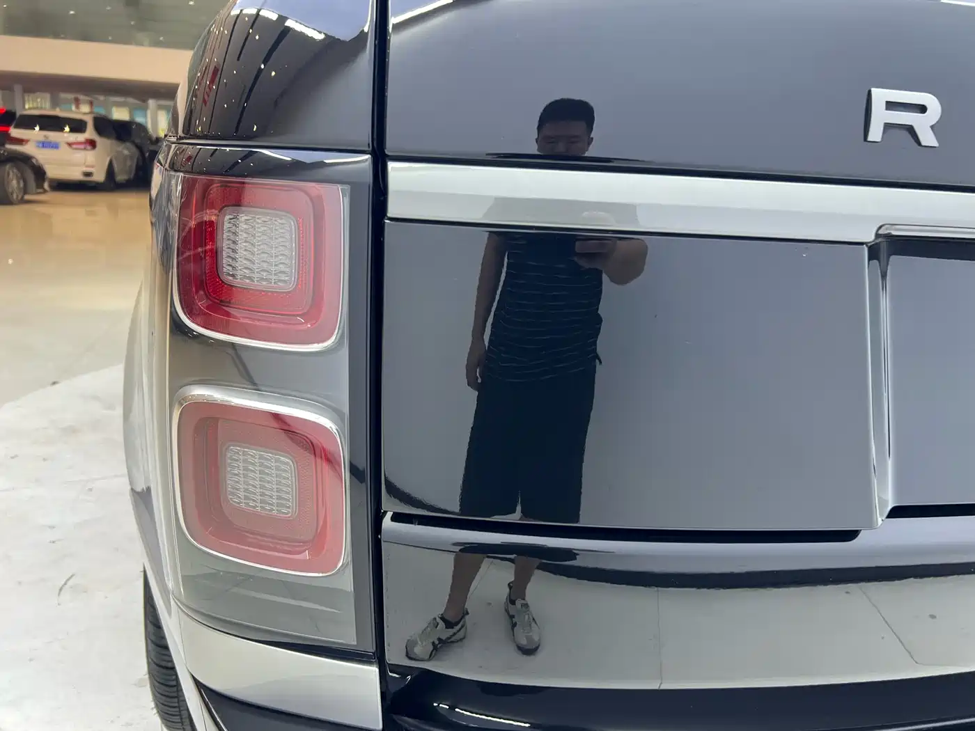 Land Rover Range Rover 2021 3.0 L6 Golden Age Edition фото 8