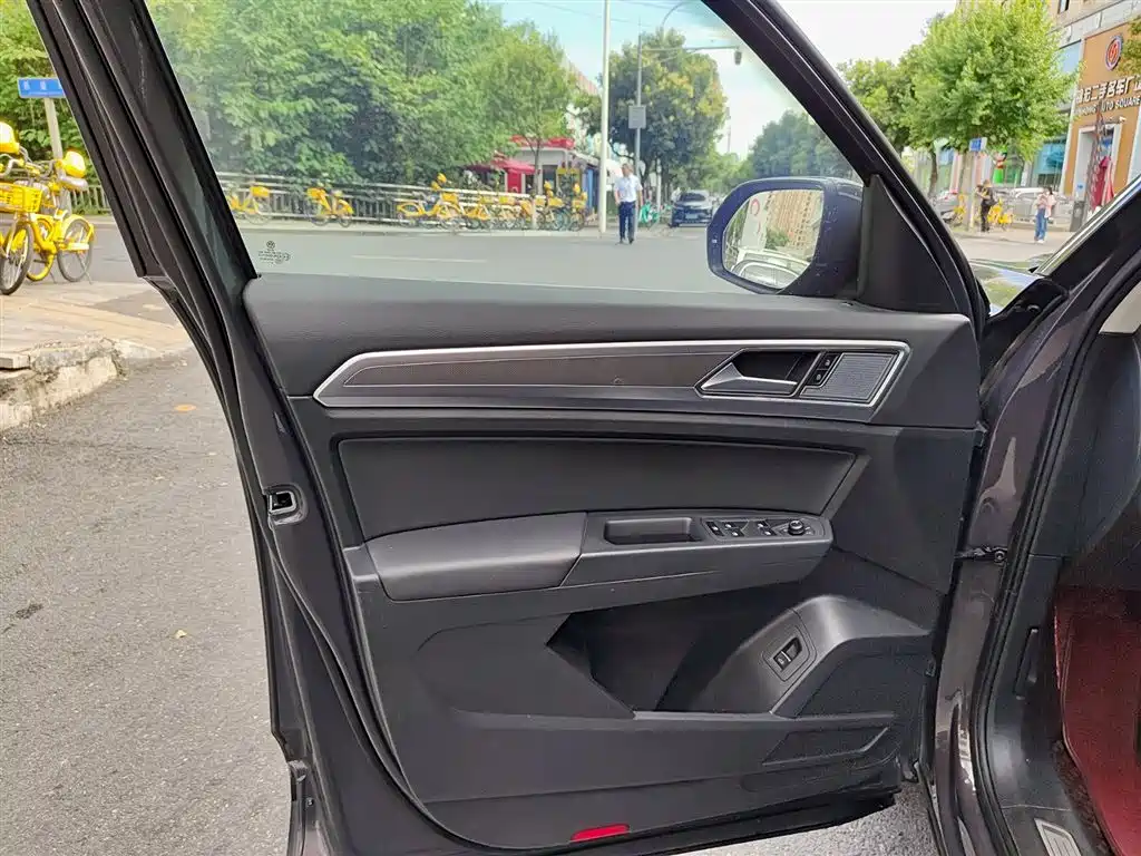 Volkswagen Teramont 2020 380TSI 4WD Luxury Edition China VI фото 6