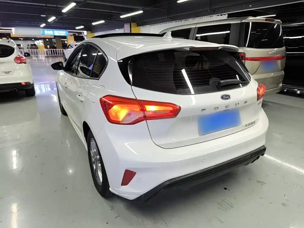 Ford Focus 2022 2021 Hatchback EcoBoost 180 Auto Trend