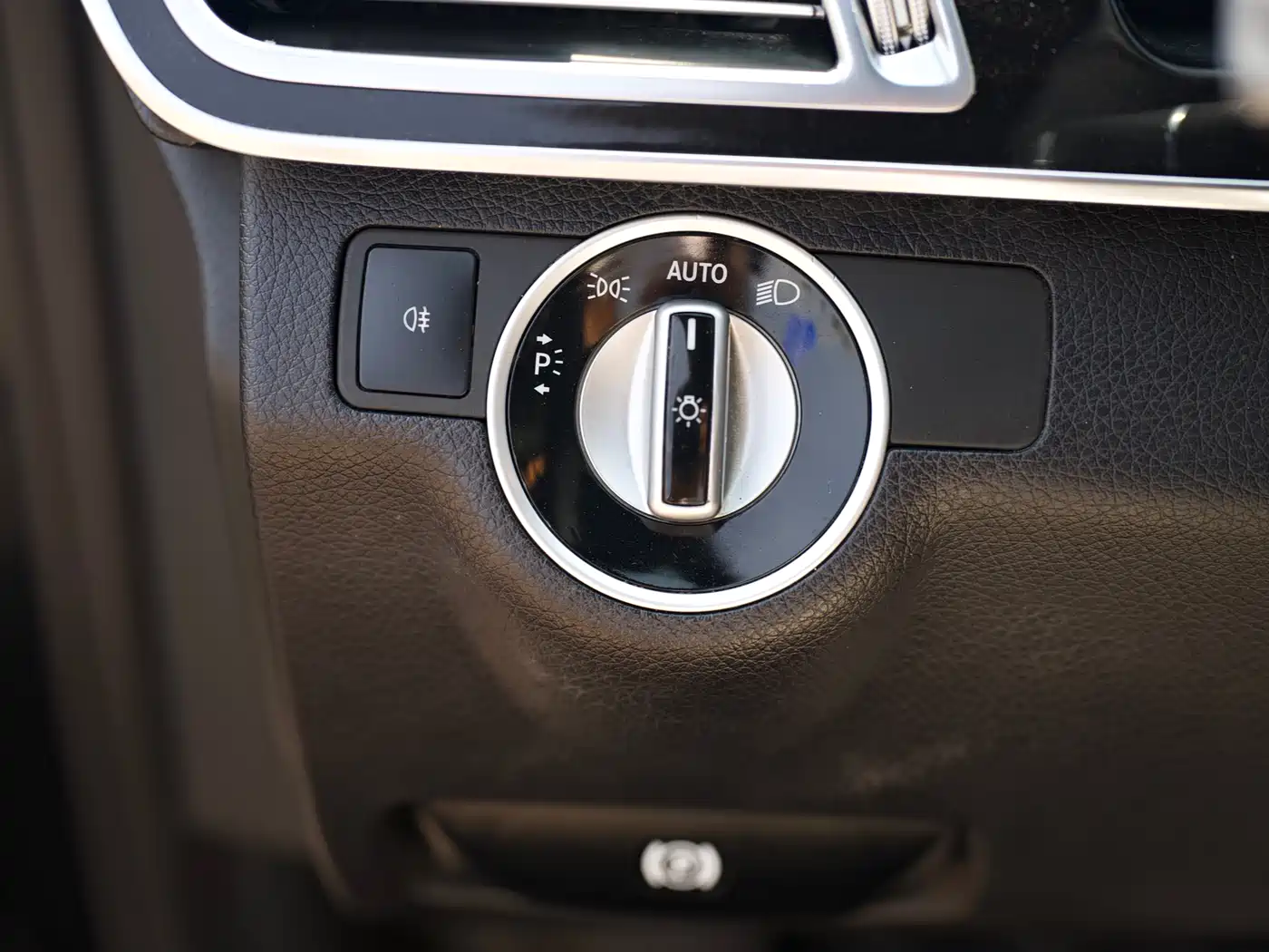 Mercedes-Benz E-Class 2015 Facelift E 200 L фото 12