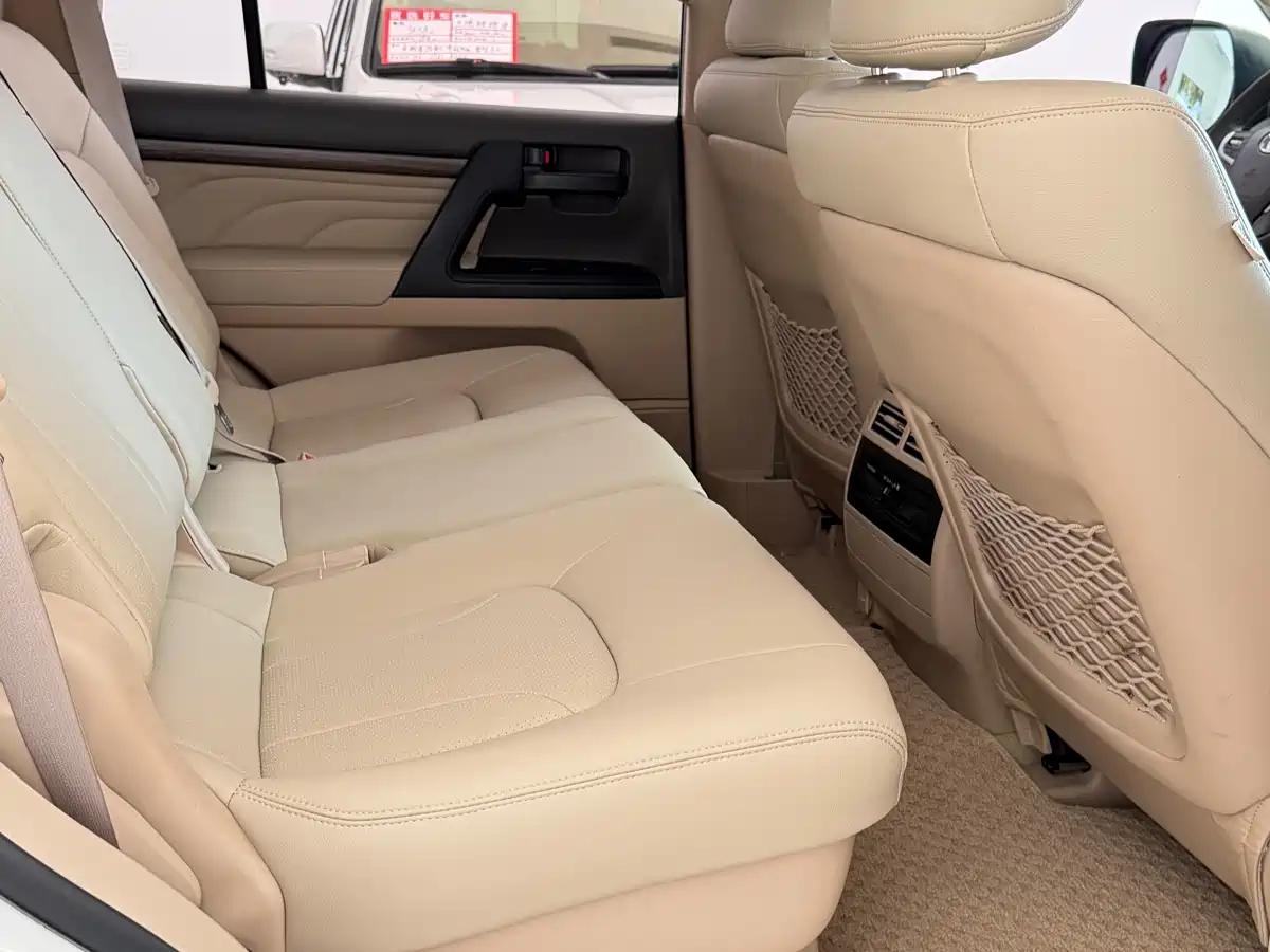 Toyota Land Cruiser (Import) 2015 4.0L V6 Middle East Limited Edition фото 8