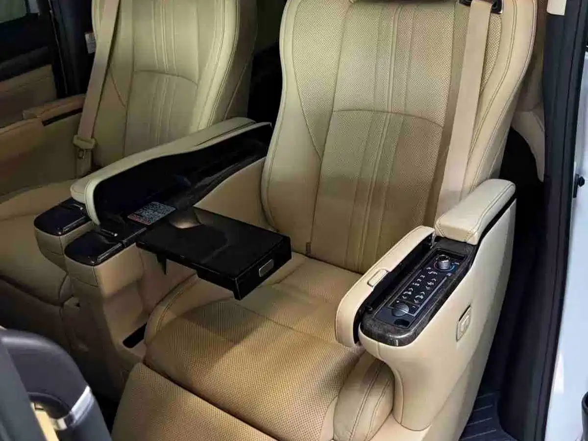 Фото 17 - Toyota Vellfire