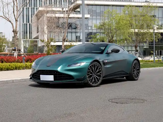 ASTON MARTIN V8 VANTAGE