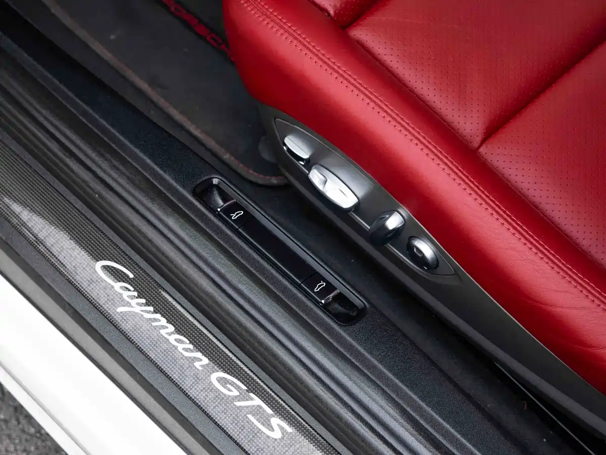 Photo 10 - Porsche 718