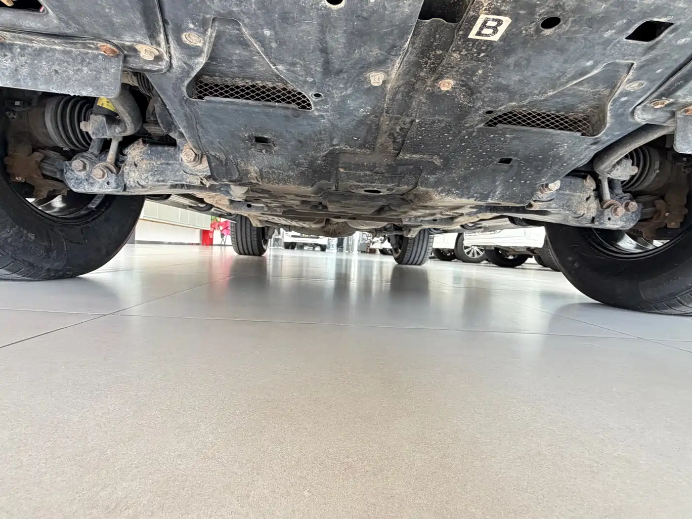 Toyota Land Cruiser (Import) 2015 4.0L V6 Middle East Limited Edition фото 13