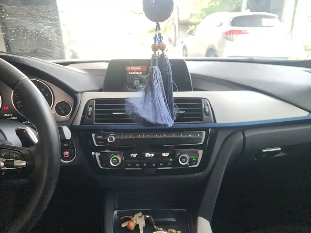 Photo 13 - BMW 3 Series