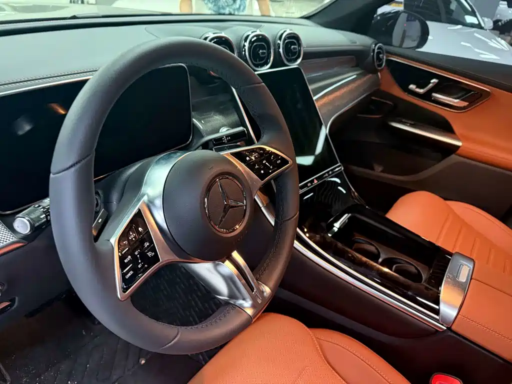 Photo 7 - Mercedes-Benz GLC