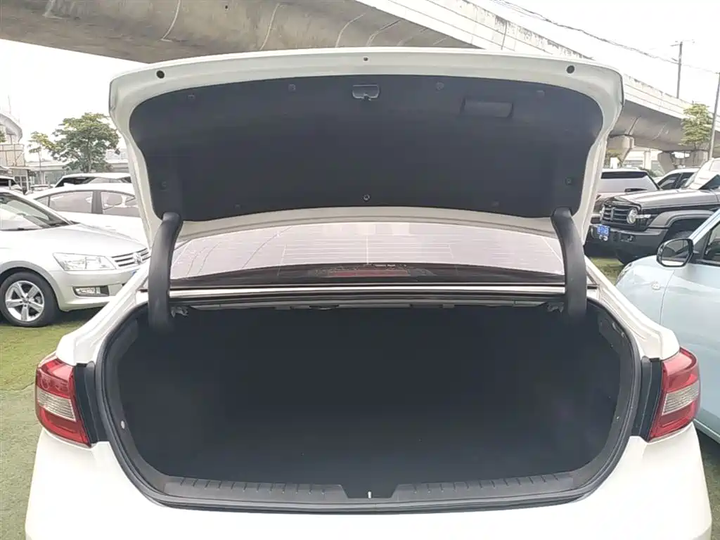 Hyundai Sonata 2015 1.6T GLS Smart фото 19