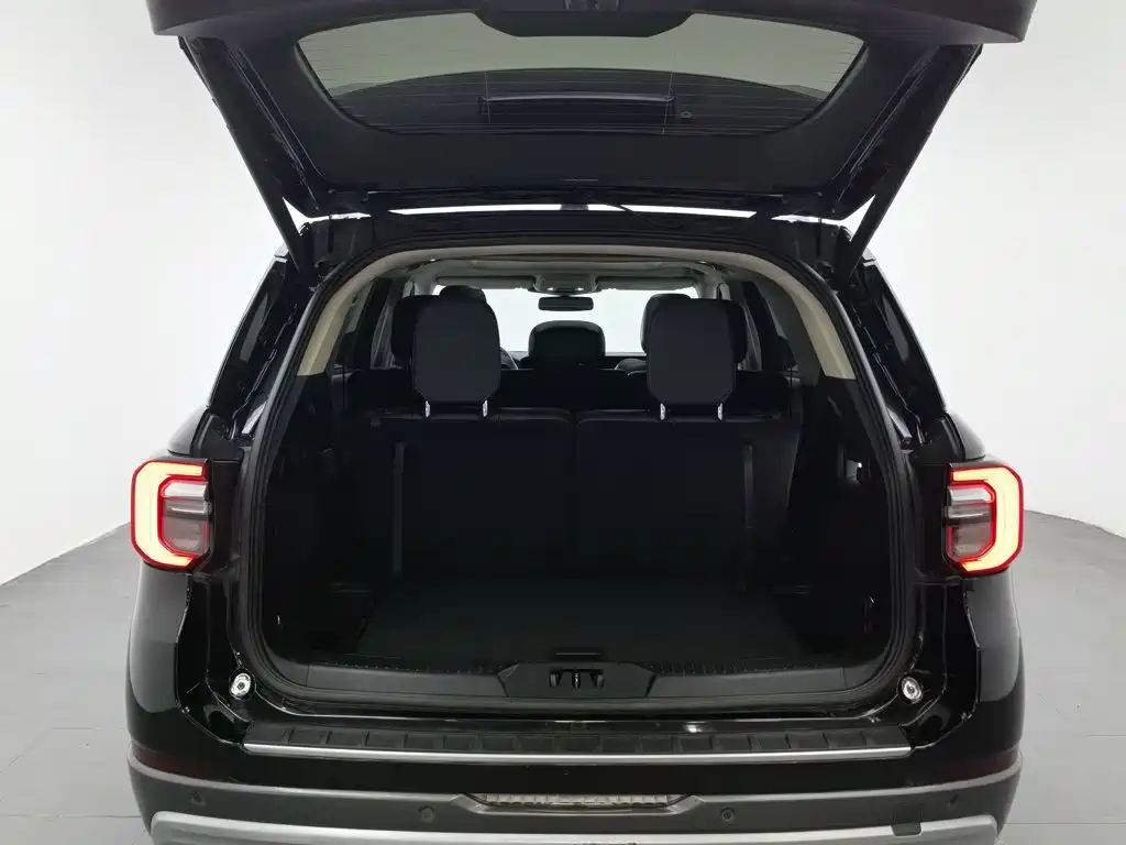 Ford Explorer 2024 2023 EcoBoost 285 AWD Titanium Edition 7-Seater