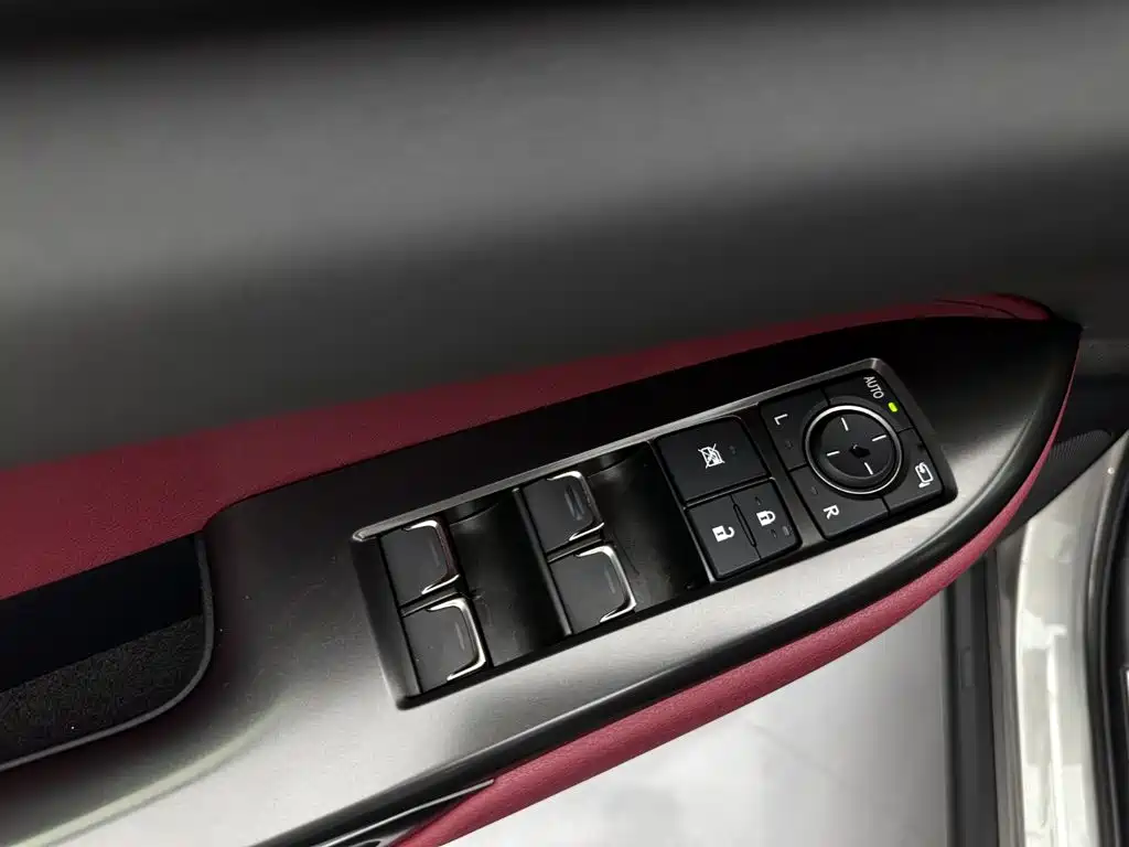 Фото 26 - Lexus NX