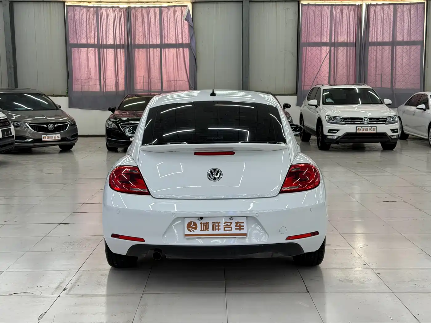 Volkswagen Beetle 2016 Model 180TSI Club Edition фото 9