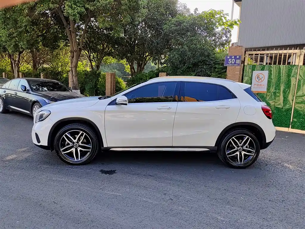 Mercedes-Benz GLA 2017 GLA 200 Fashion фото 3