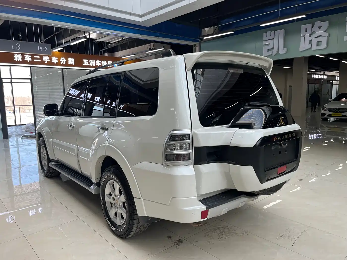 Mitsubishi Pajero (Import) 2018 3.0L Automatic Comfort Version фото 6
