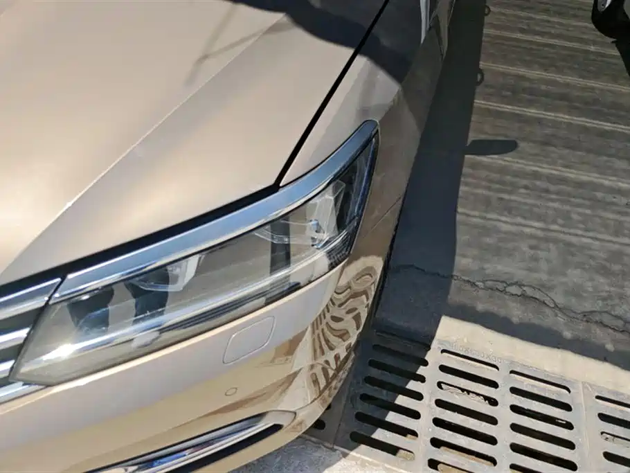Volkswagen Passat 2017 330TSI DSG Luxury фото 5