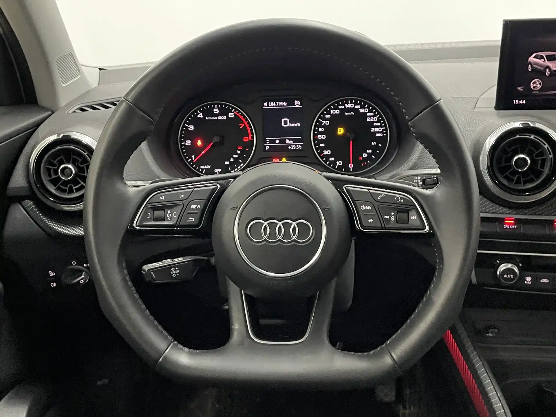 Фото 9 - Audi Q2L
