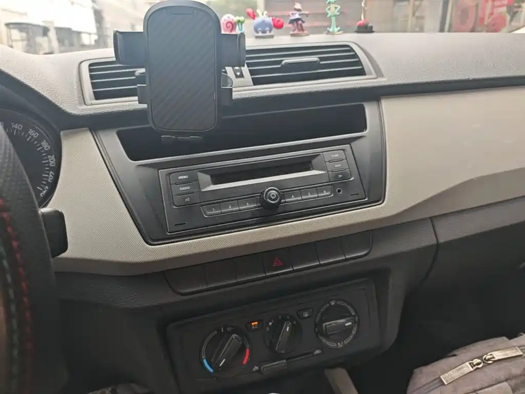 Škoda Fabia 2015 1.4L Manual Advance Edition фото 13