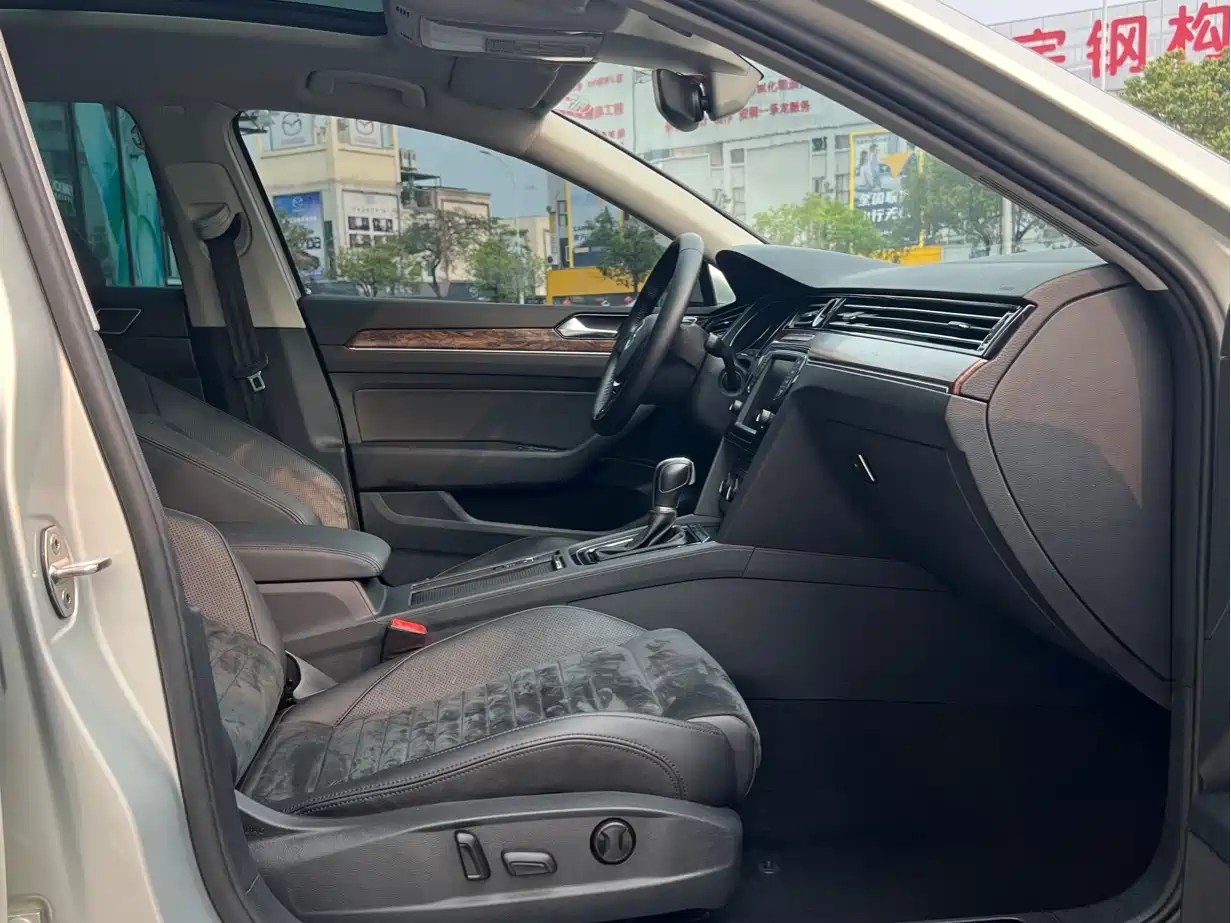 Volkswagen Magotan 2017 380TSI DSG Premium фото 10