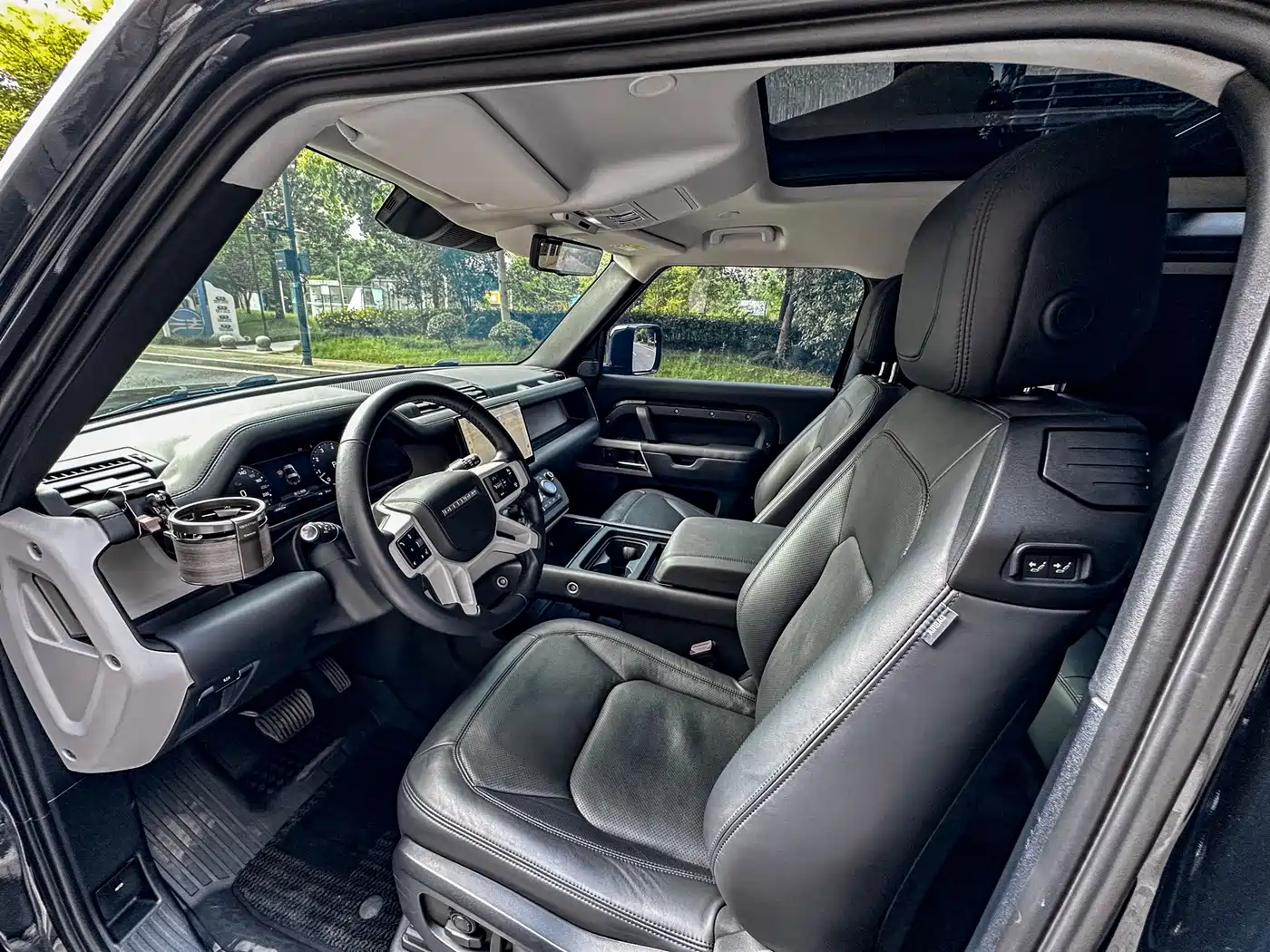 Land Rover Defender 2023 Facelift 90 3.0T P400 XS фото 7