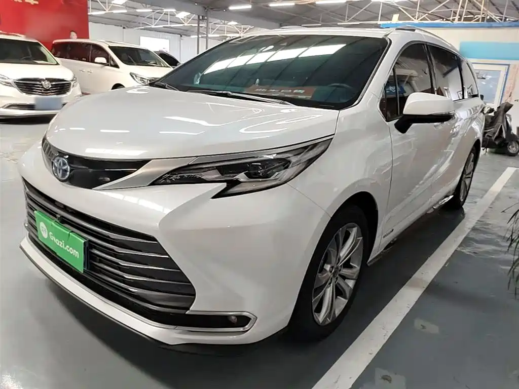 Toyota Sienna 2023 2.5L Hybrid Premium Edition